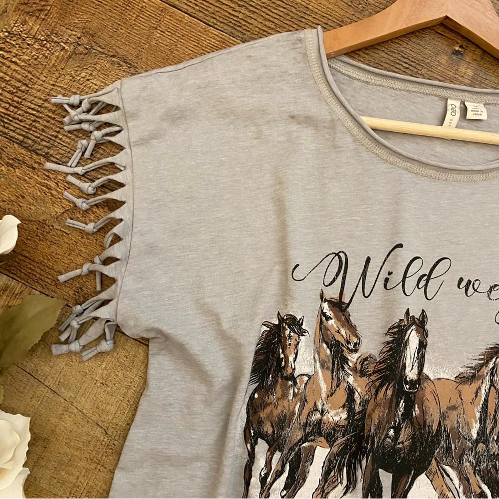 Texas Rodeo Horse Graphic Elevated Tee, Fringe Edges - Picture 4 of 9